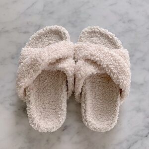 Kids cream shearling criss cross slides size 12.5